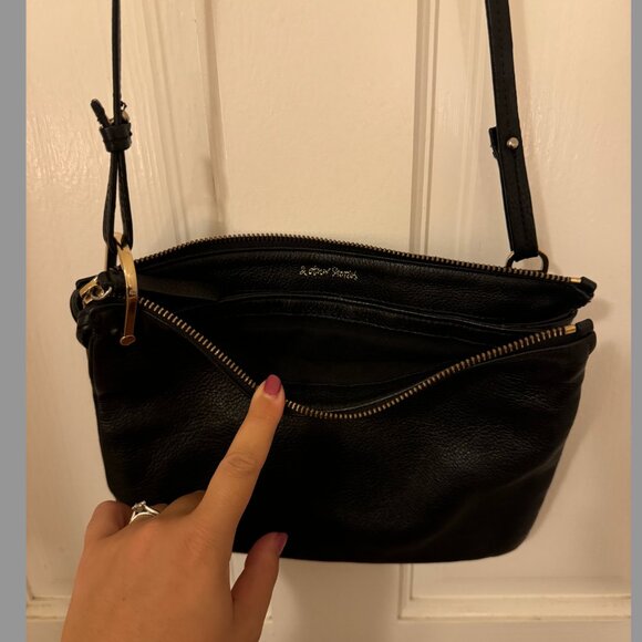 & Other Stories Black Grain Leather crossbody bag - Picture 3 of 6
